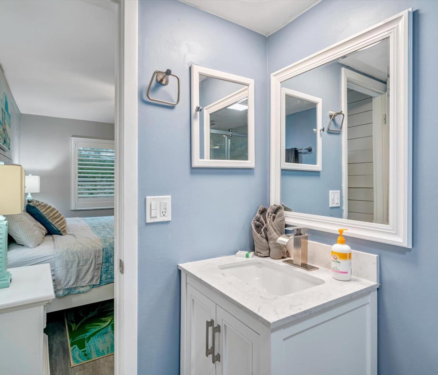 Updated Condo With Pool, Walk To Crescent Beach & Restaurants! Sarasota megye Kültér fotó