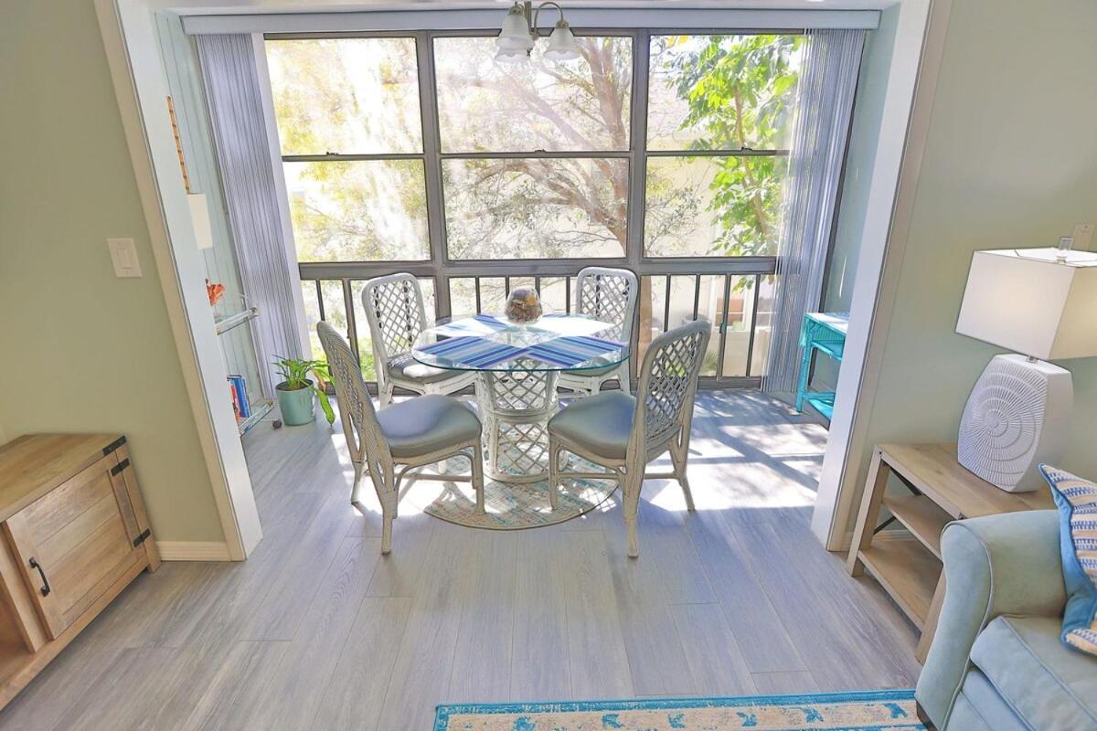 Updated Condo With Pool, Walk To Crescent Beach & Restaurants! Sarasota megye Kültér fotó