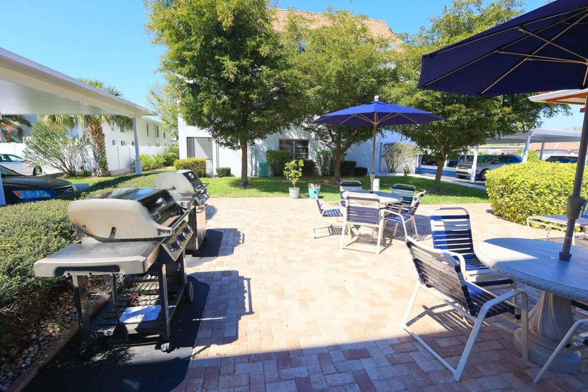 Updated Condo With Pool, Walk To Crescent Beach & Restaurants! Sarasota megye Kültér fotó